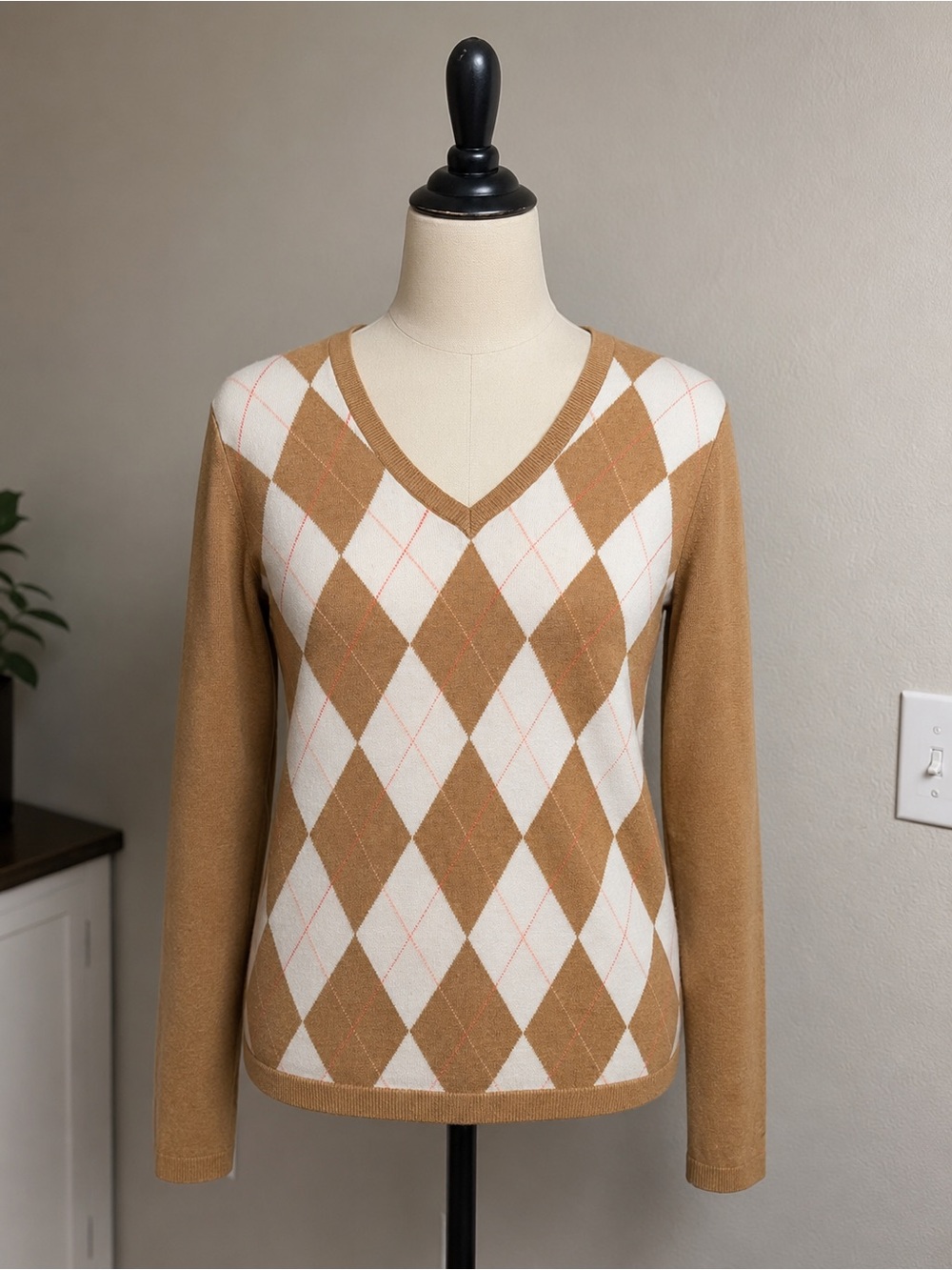 Tommy Hilfiger Women’s Argyle V-Neck Sweater Tan Cream Long Sleeve 100% Cotton